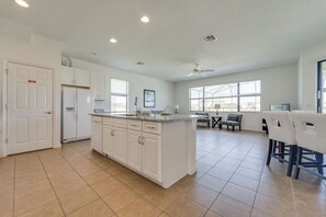 House, 5 Bedrooms | Private kitchen