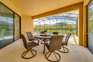 House, 5 Bedrooms | Outdoor dining - Beautiful Providence Vacation Home 5 Bedroom Home by Redawning (Davenport)