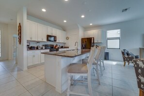 House, 5 Bedrooms | Private kitchen - Beautiful Providence Vacation Home 5 Bedroom Home by Redawning (Davenport)