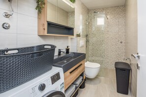 Comfort Apartment | Bathroom | Shower, free toiletries, hair dryer, towels - Apartments Loncar (Vir)