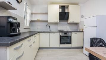 Comfort Apartment | Private kitchen | Fridge, microwave, oven, stovetop
