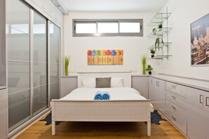 3 slaapkamers, een kluis op de kamer, een bureau