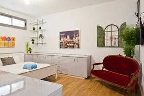 3 Schlafzimmer, Zimmersafe, Schreibtisch, Bügeleisen/Bügelbrett