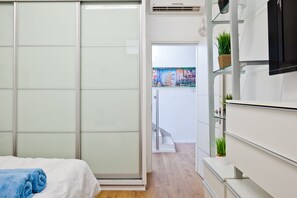 3 chambres, coffres-forts dans les chambres, bureau