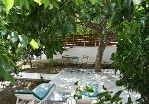 Apartment | Outdoor dining - Pirgos Colorful Studio, Sleeps 2, Parking Wifi Ac (Archanes-Asterousia)