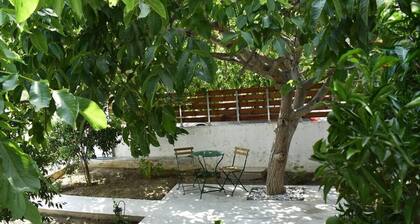 Pirgos Colorful Studio, Sleeps 2, Parking Wifi Ac