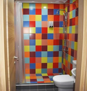 Apartment | Bathroom | Shower, hair dryer, towels - Pirgos Colorful Studio Parking Wifi Ac (Archanes-Asterousia)