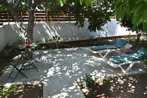 Apartment | Outdoor dining - Pirgos Colorful Studio, Sleeps 2, Parking Wifi Ac (Archanes-Asterousia)