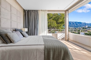 5 bedrooms, iron/ironing board, free WiFi, bed sheets