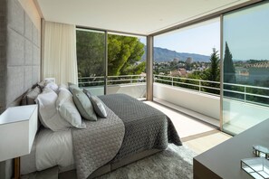 4 bedrooms, iron/ironing board, free WiFi, bed sheets - RDR234 - Amazing modern villa located minutes from beach (Marbella)