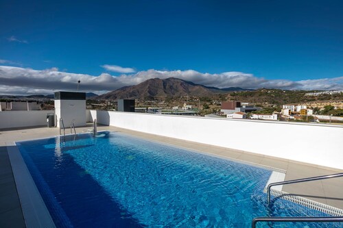 RDR274 - NEW 3 bedroom Apt with pool + near beach