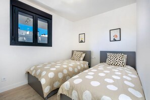 3 bedrooms, iron/ironing board, free WiFi, bed sheets - RDR274 - NEW 3 bedroom Apt with pool + near beach (Estepona)