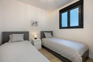 3 slaapkamers, een strijkplank/strijkijzer, gratis wifi, beddengoed