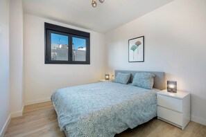 3 عدّة غرف نوم ومكواة/لوح كي وواي فاي مجانًا وملاءات أسرّة