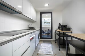 Fridge, microwave, oven, stovetop - RDR274 - NEW 3 bedroom Apt with pool + near beach (Estepona)