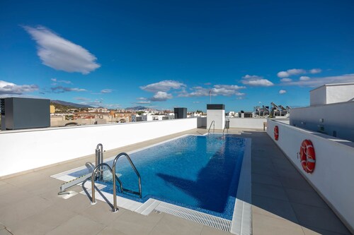 RDR274 - NEW 3 bedroom Apt with pool + near beach