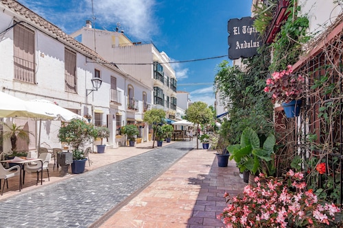 RDR289 - Awesome 3 bedroom apartment metres from the beach