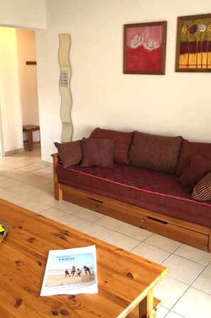 32-inch flat-screen TV with digital channels, TV - Le Hameau des sources (Montbrun-les-Bains)