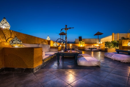 3 Bars/Lounges