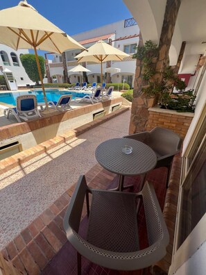 미니바, 객실 내 금고, 책상, 노트북 작업 공간