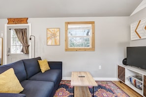 Televisión y chimenea