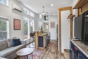 Televisión y chimenea