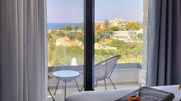 3 bedrooms, hypo-allergenic bedding, in-room safe, soundproofing