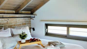 Oinolithos Luxury Villa - Merlin | 3 bedrooms, hypo-allergenic bedding, in-room safe, soundproofing