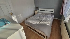 1 多间卧室、熨斗/熨衣板、免费 WiFi、床单