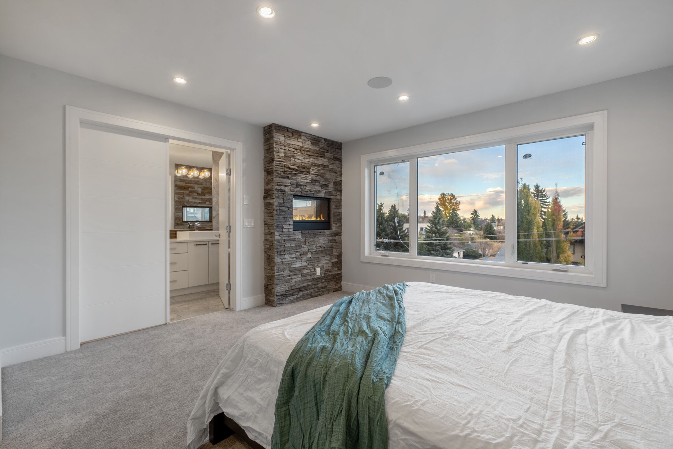 3 Schlafzimmer, Schreibtisch, Bügeleisen/Bügelbrett, Reisekinderbett