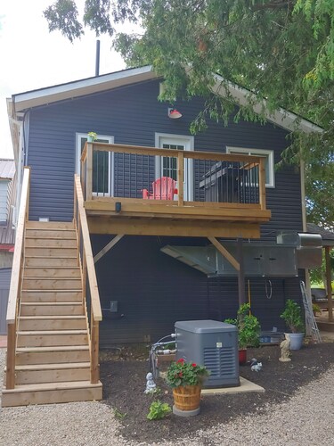 Cozy 2 bedroom river view suite with licensed restaurant on site