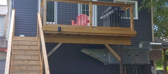 Cozy 2 bedroom river view suite with licensed restaurant on site