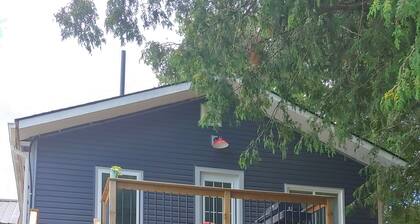 Cozy 2 bedroom river view suite with licensed restaurant on site