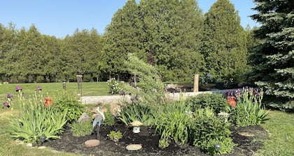 Cozy 2 bedroom river view suite with licensed restaurant on site