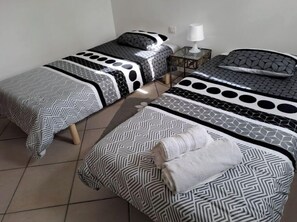 3 bedrooms, travel cot, free WiFi, bed sheets