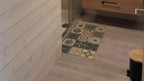Uklassifisert bilde, 4 av 6, knapp
