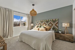 Casa, várias camas, banheira de imersão | 3 quartos, individualmente decorados, individualmente mobiliados