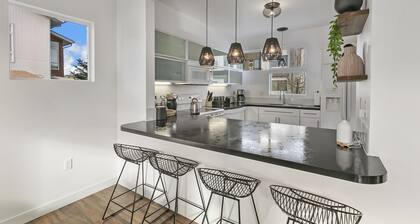 Coopers North in Old Town – Hot Tub & Pool Table!