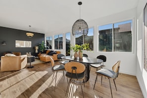 Nhà, nhiều giường, bồn tắm nước nóng | Khu ăn uống