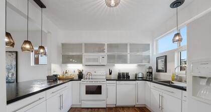 Coopers North in Old Town – Hot Tub & Pool Table!