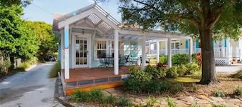 Charming Bungalow Downtown