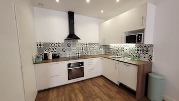 KĂŒhlschrank, Mikrowelle, Ofen, Herdplatte