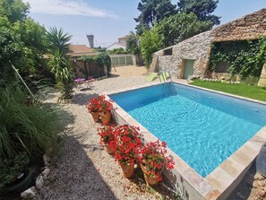 Outdoor pool - 3 bedroom house, private pool, 10min from Pont du Gard (Meynes)