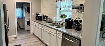 Crossroads Cottage in the Heart of Hocking Hills
