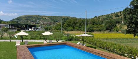 حمّام سباحة خارجي