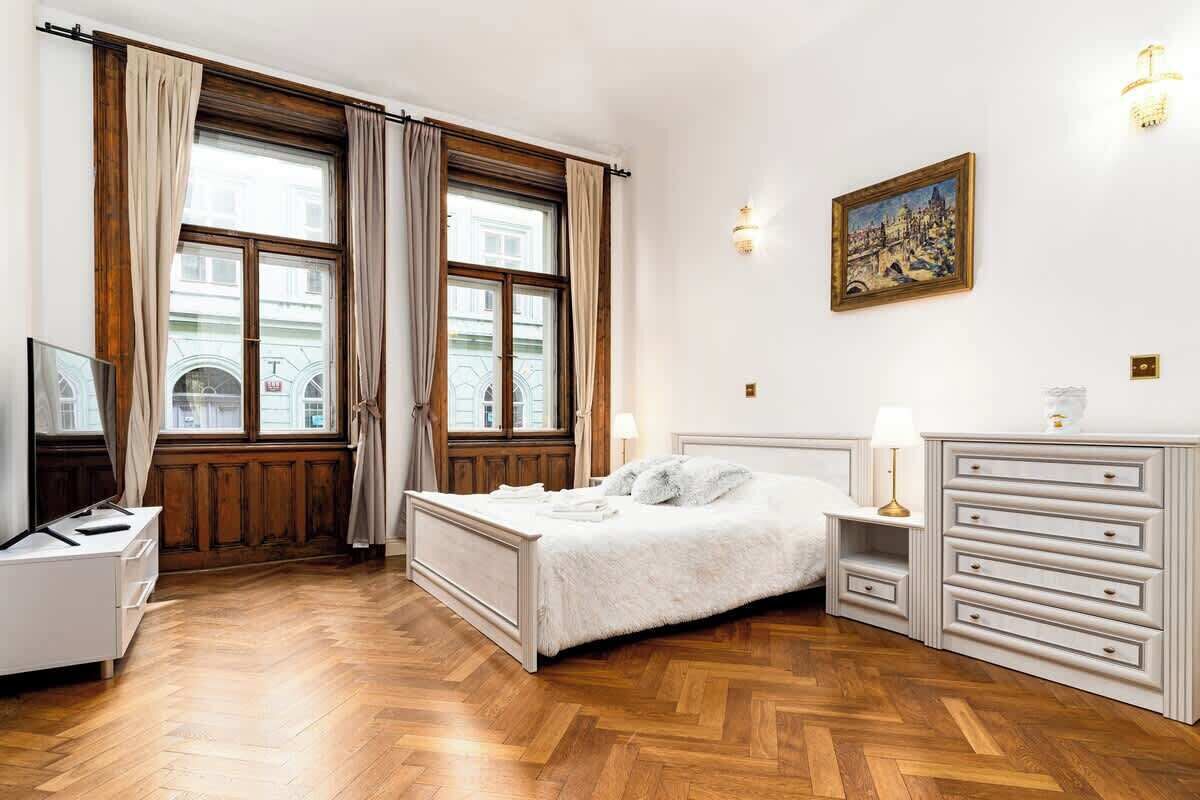 3 bedrooms, iron/ironing board, travel crib, WiFi