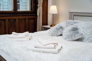 3 bedrooms, iron/ironing board, WiFi, bed sheets - Golden Brilliance Suite (Hlavní mesto Praha)