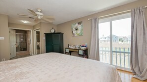 4 bedrooms, bed sheets