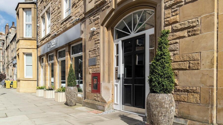 PREMIER SUITES Edinburgh Fountain Court