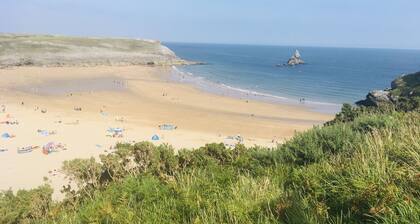 Mews Cottage close to beaches, sleeps up to 6 people